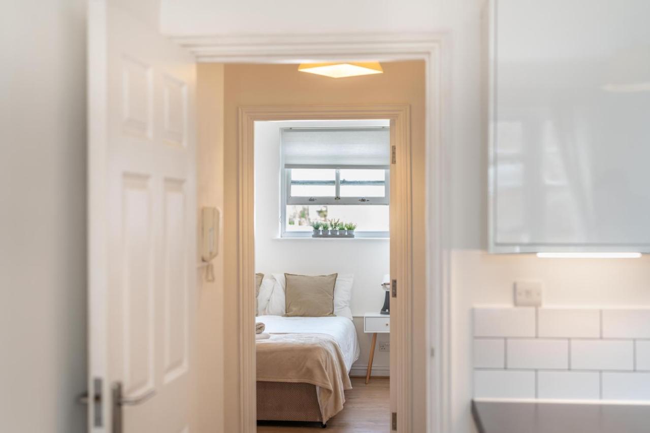 Stansted Airport & Bishops Stortford Town Centre Professional Apartment Bishop's Stortford Exterior photo
